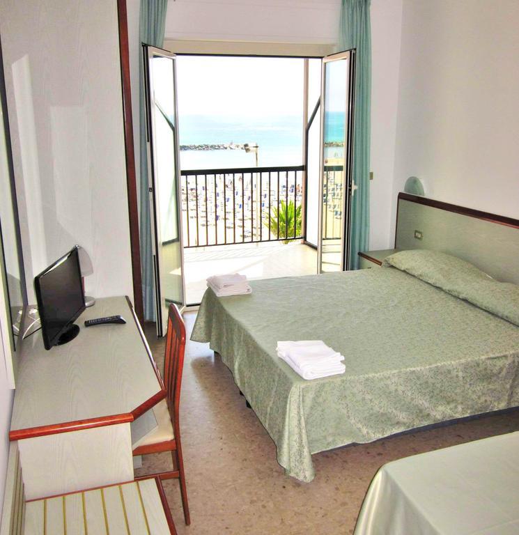 Tourist Residence San Benedetto del Tronto Chambre photo